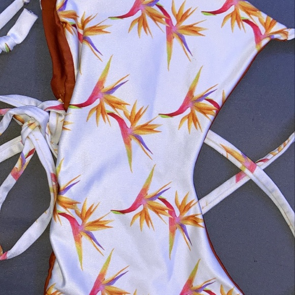 Nā wāhine Lole bird of paradise top - Picture 4 of 4